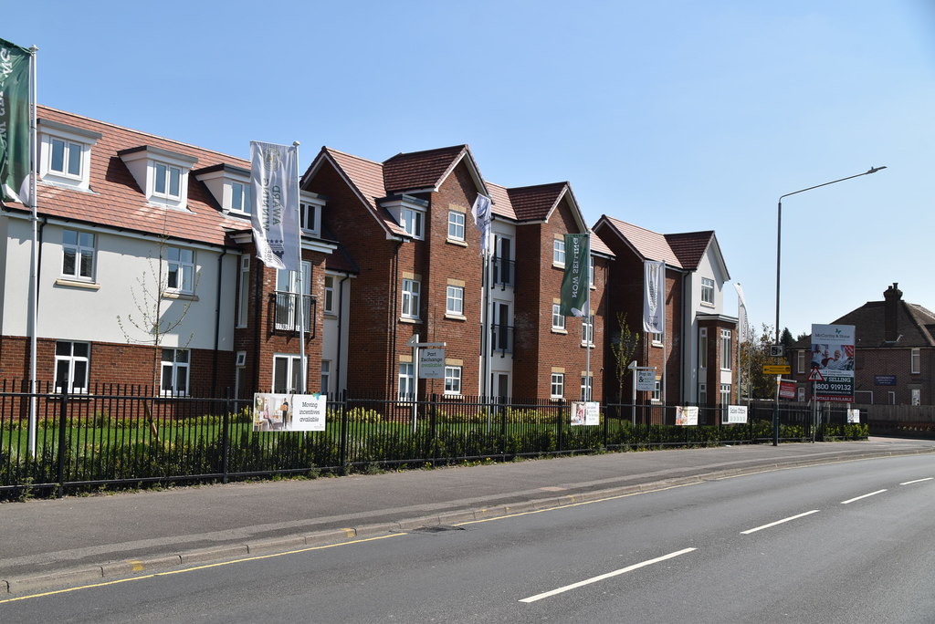 new-retirement-flats-london-rd-n-chadwick-geograph-britain-and