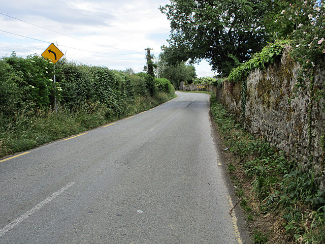 sharp-bend-kevin-higgins-cc-by-sa-2-0-geograph-ireland