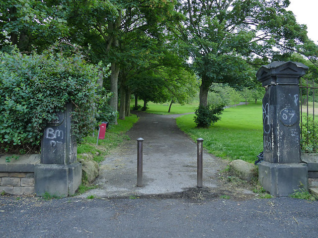 Western Flatts Cliff Park: entrance from Western Road