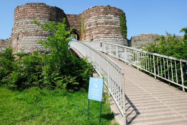 One-Way System at Beeston Castle