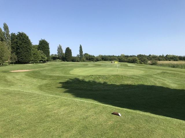 Gedney Hill Golf Course - The 14th green © Richard Humphrey cc-by-sa/2. ...