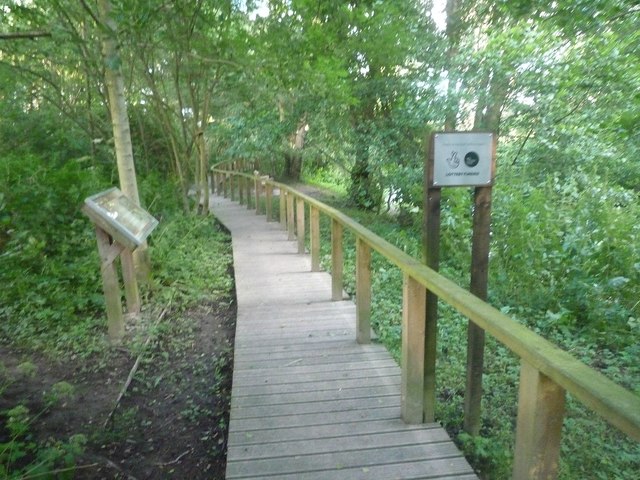 Path to Pembridge Village Green Conservation Area