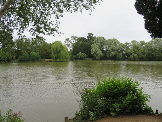The lake at Worth Park Gardens