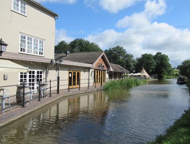 Worcester & Birmingham Canal at Stoke Pound