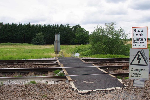 Railway Foot Crossing Near Thorley Wash