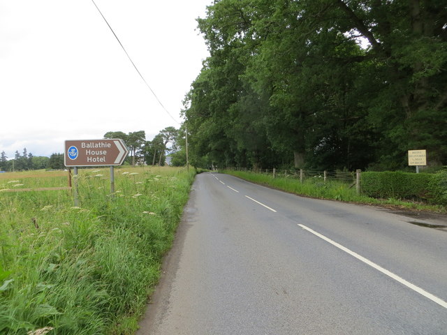 Road approaching West Woodend