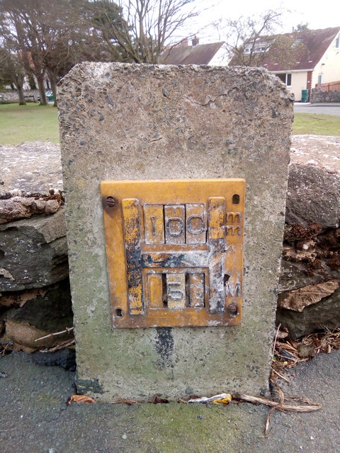 Hydrant marker on Pentywyn Road, Llandudno Junction