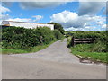 Llwybr cyhoeddus yn Myrtle Hill / Public path in Myrtle Hill