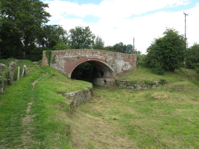 Canal bridge at Siddington