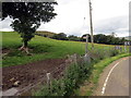 Llwybr yn gadael yr heol / Path exiting a road