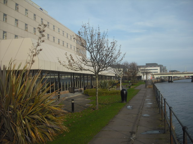 Riverside path at Hilton Dundee