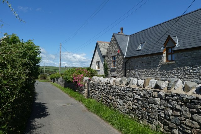 Road near North Hill © DS Pugh cc-by-sa/2.0 :: Geograph Britain and Ireland