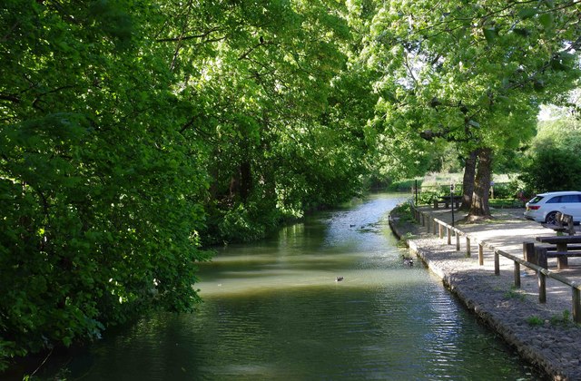 River Windrush by Guildenford Car Park,... © P L Chadwick cc-by-sa/2.0 ...