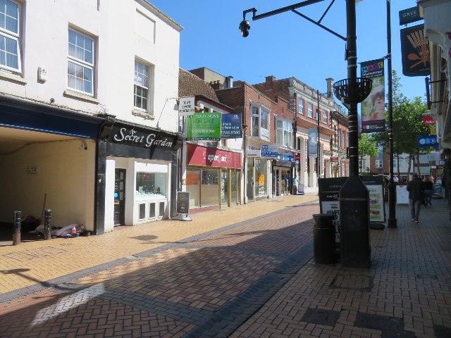 View along London Street