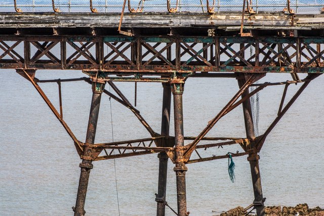 Detail of Birnbeck Pier: Typical trestle and girders