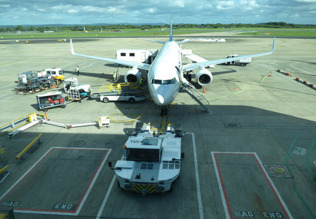 Ryanair pit-stop at Manchester Airport (photo 6 of 7)