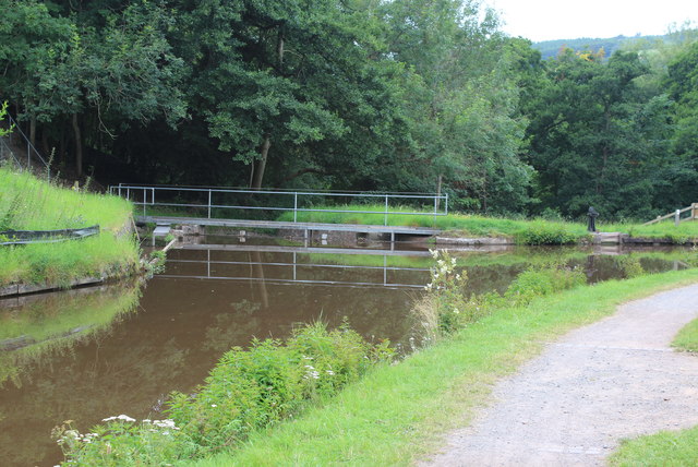 Canal Basin and weir, Talybont