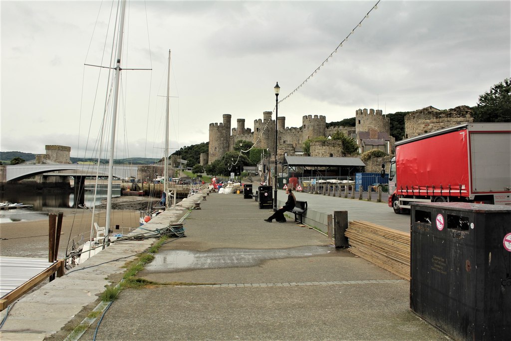 Conwy quayside 9 36 Thursday Richard Hoare cc-by-sa 2 0