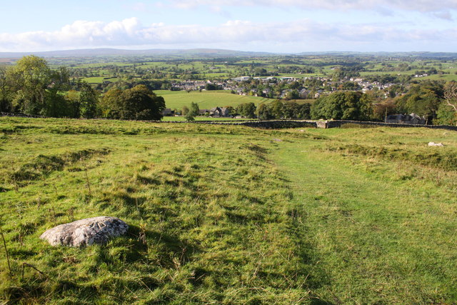 Fell Lane Heading West Towards Ingleton © Roger Templeman Geograph