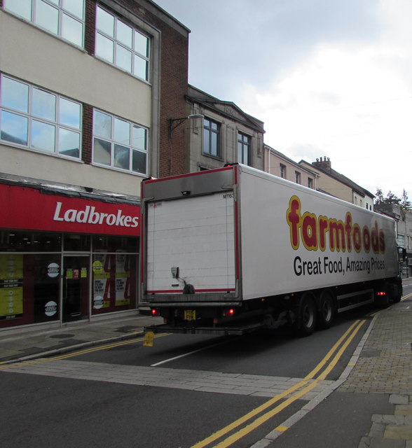 Farmfoods articulated lorry, Commercial Street, Pontypool