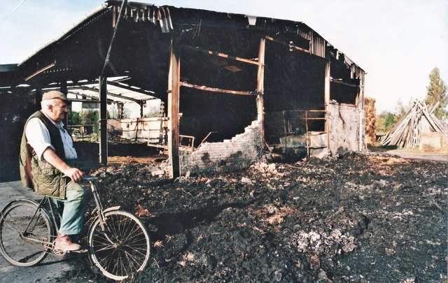 Fire at Sandbank Farm, Wisbech St Mary in 1997 - Photo 5 of 5