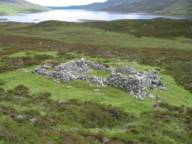 Ruin at end of Loch Errochty © Chris Wimbush :: Geograph Britain and ...