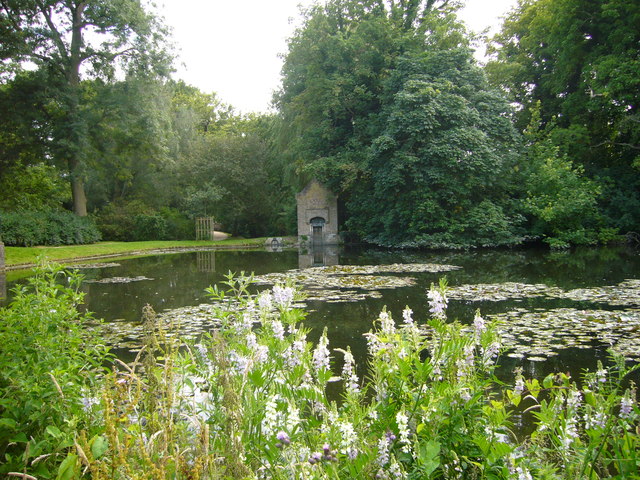 Pump House & Pond in Bushy Park