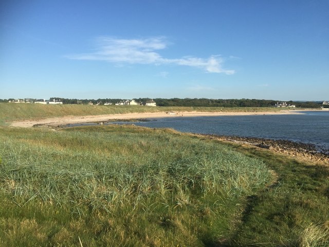 Beach, Craigielaw © Richard Webb :: Geograph Britain and Ireland