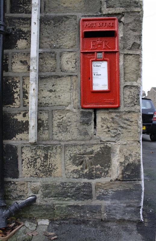 benchmark-under-letter-box-at-no-34-luke-shaw-cc-by-sa-2-0