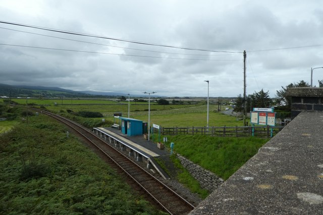 Llandanwg Station from the bridge