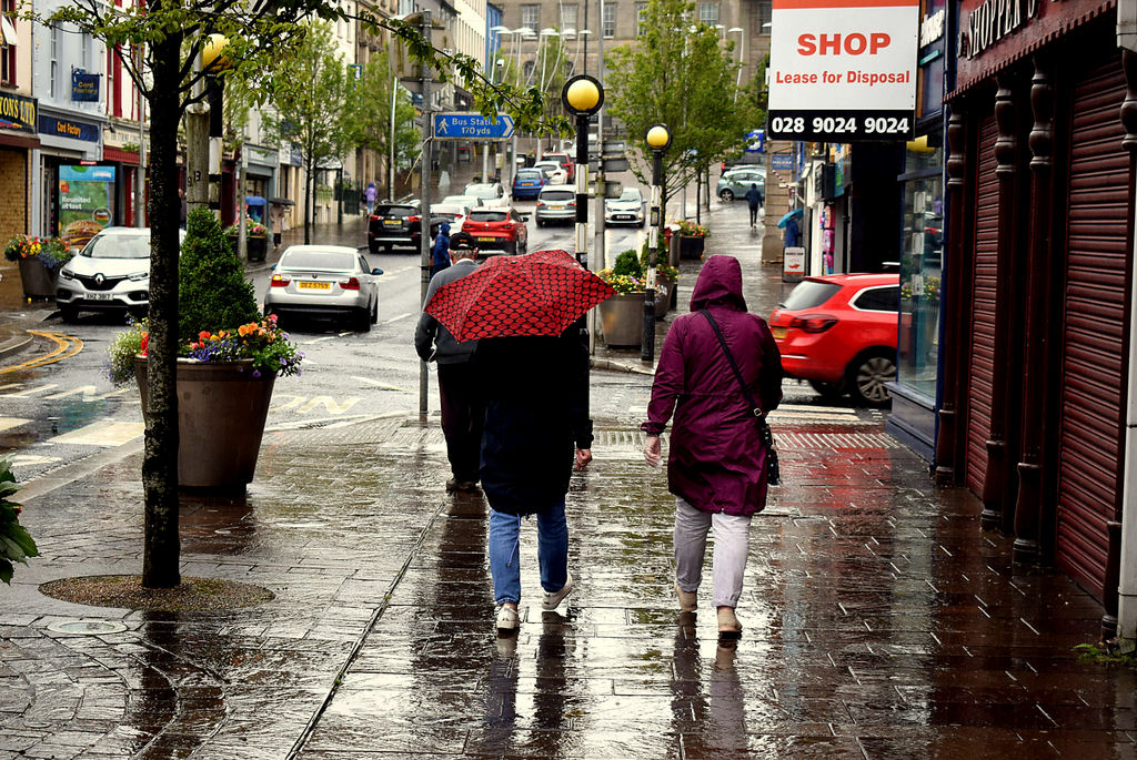 Walking in the rain, Omagh © Kenneth Allen cc-by-sa/2.0 :: Geograph Ireland