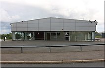TL6745 : Empty car showroom on Duddery Hill, Haverhill by David Howard