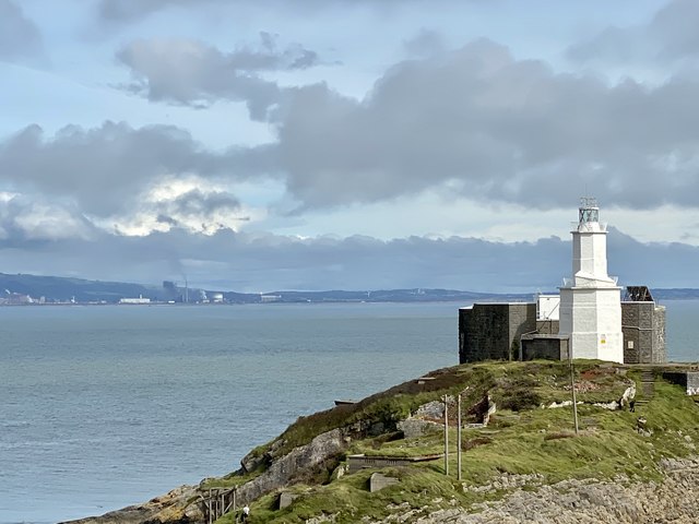 Mumbles lighthouse © Alan Hughes cc-by-sa/2.0 :: Geograph Britain and ...