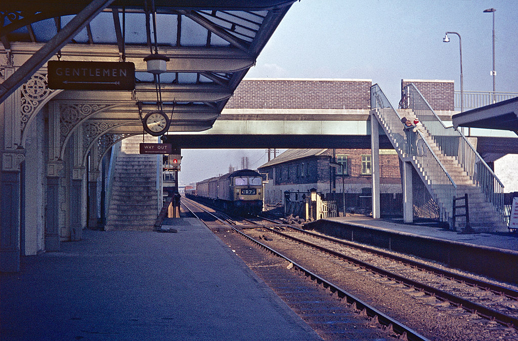 Beeston Station © Stephen McKay cc-by-sa/2.0 :: Geograph Britain and ...