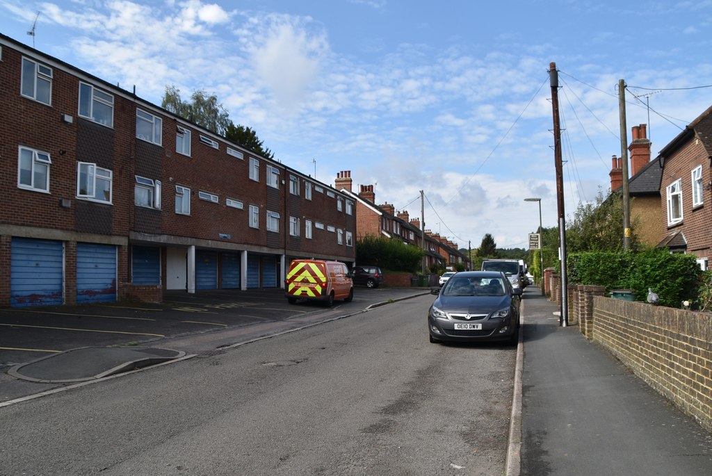 Holmesdale Rd © N Chadwick cc-by-sa/2.0 :: Geograph Britain and Ireland