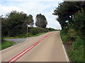 Llwybr yn gadael yr heol / Path exiting the road