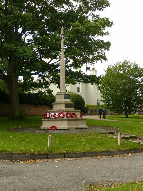 Southwell War Memorial, Burgage © Alan Murray-Rust cc-by-sa/2.0 ...