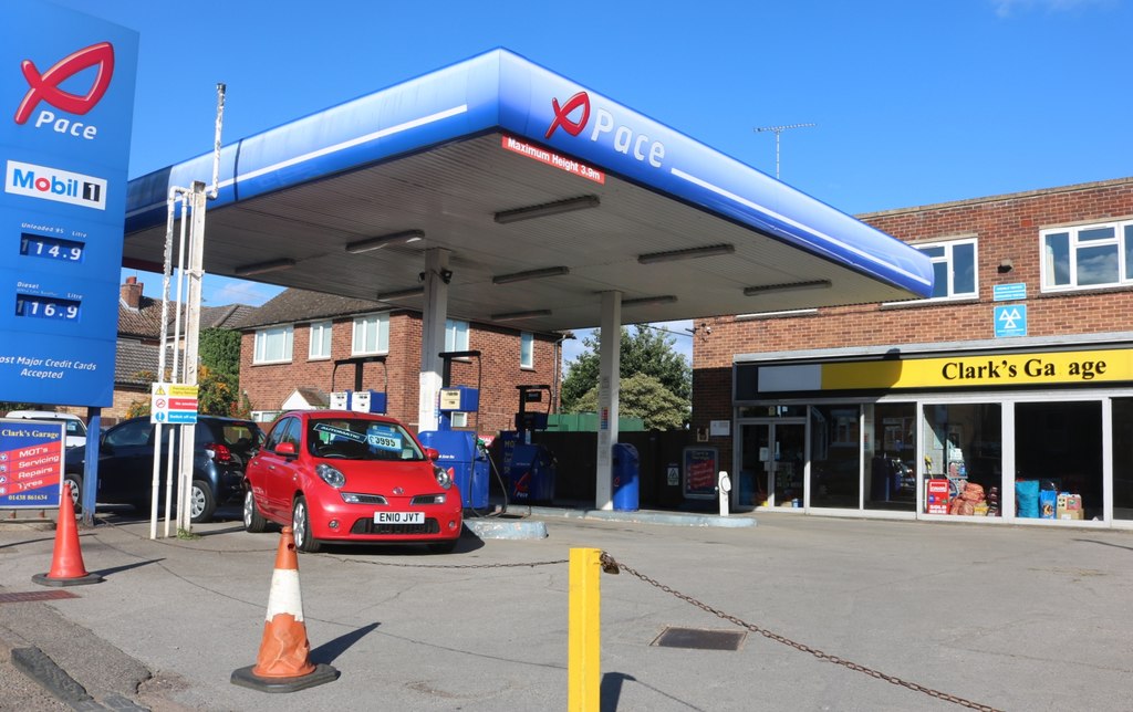 Clark's Garage, Walkern © David Howard cc-by-sa/2.0 :: Geograph Britain ...