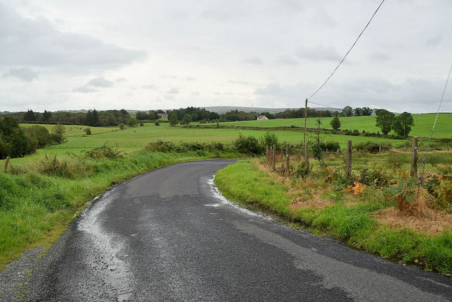 Bend along Kirlish Road © Kenneth Allen cc-by-sa/2.0 :: Geograph Ireland