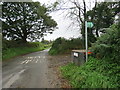 Llwybr yn gadael yr heol / Path exiting the road