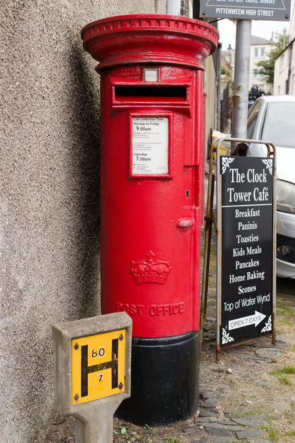 Scottish Crown Postbox, Water Wynd, Pittenweem