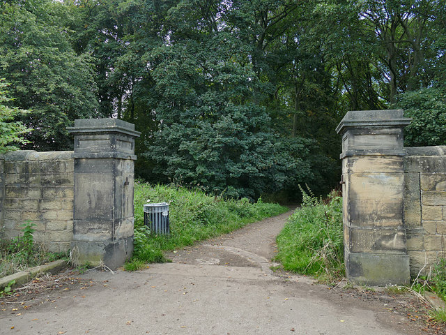 Southern entrance to Farnley Hall