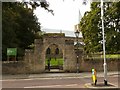 SK7053 : Minster churchyard gateway, Southwell by Alan Murray-Rust