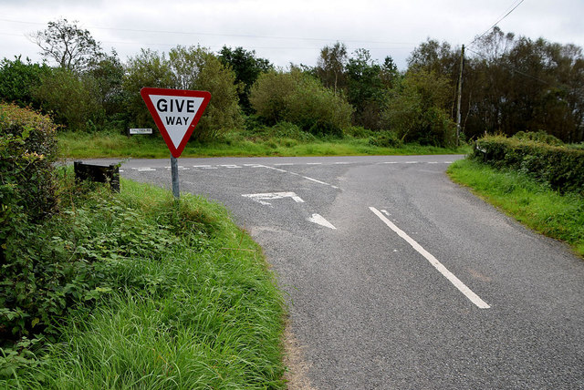 Give way sign, Roeglen Road