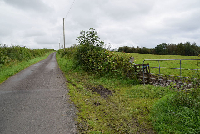 Tullyneil Road © Kenneth Allen cc-by-sa/2.0 :: Geograph Ireland