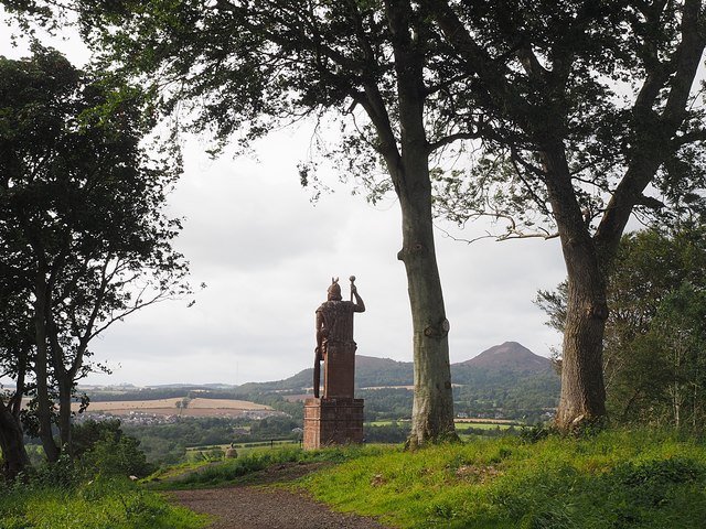 Woodland approach to the William Wallace Statue