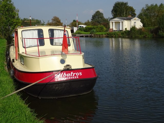 Mooring on the Gloucester and Sharpness Canal