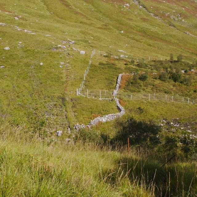 Fence and dyke, Coire Bàn, Kingairloch