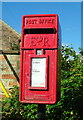 SE3287 : Elizabeth II postbox, Gatenby by JThomas
