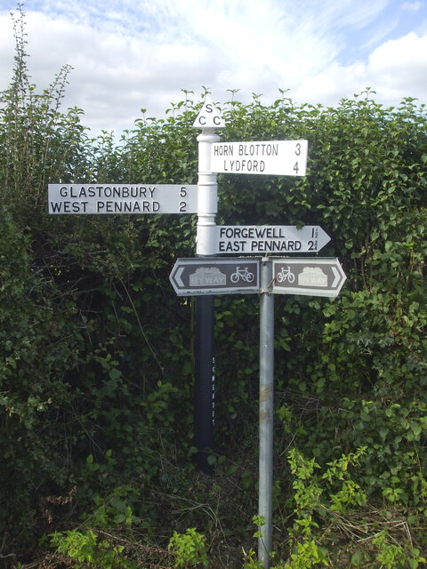 Signposts on Bradley Lane © Neil Owen cc-by-sa/2.0 :: Geograph Britain ...